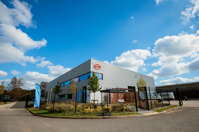 比亚迪在英国建立首个电动大巴电池售后服务中心