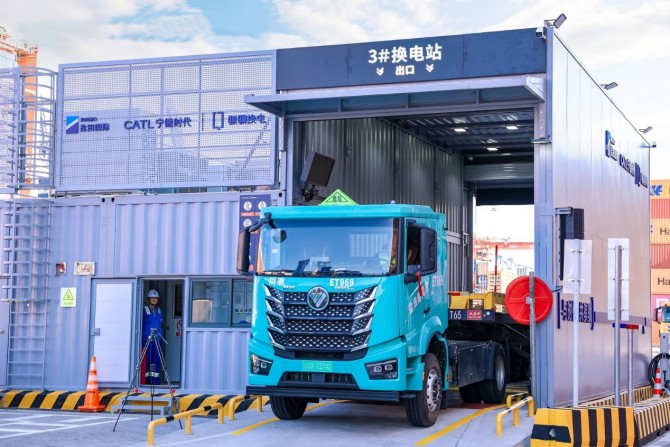 再次交付54台！欧曼银河5M换电重卡持续赋能盐田港绿色动能