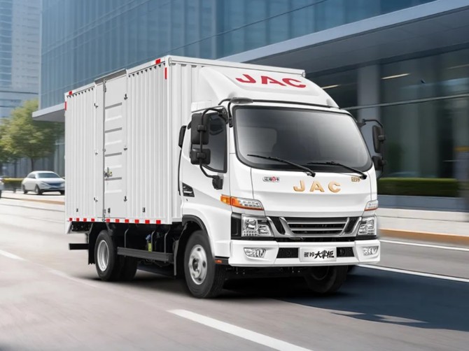 开骏铃大掌柜：一家三口齐上阵，穿街入巷全能干